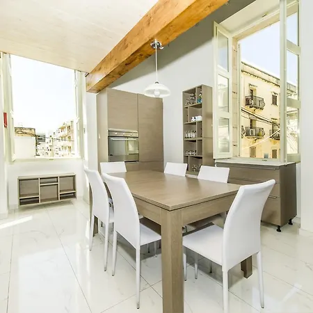 Sliema, Guest House. Theoria Travel