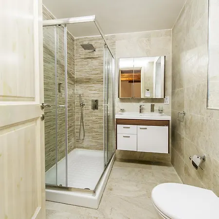 Sliema, Guest House. Theoria Travel