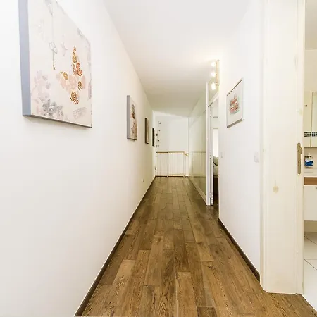 Sliema, Guest House. Theoria Travel