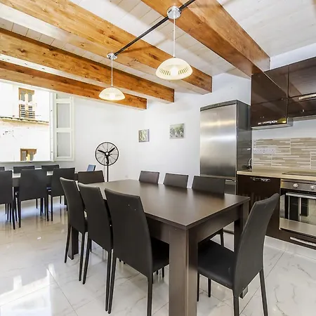 Sliema, Guest House. Theoria Travel