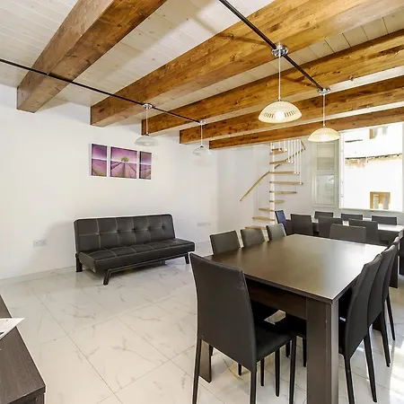 Sliema, Guest House. Theoria Travel سليمة
