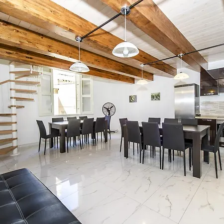 Sliema, Guest House. Theoria Travel بيت ضيافة *