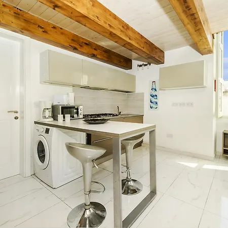 Sliema, Guest House. Theoria Travel بيت ضيافة *