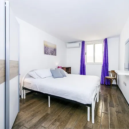 Sliema, Guest House. Theoria Travel بيت ضيافة *