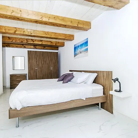 Sliema, Guest House. Theoria Travel بيت ضيافة *